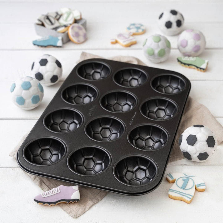 Zenker 12Er Muffinform – Muffinbackblech Für Muffins Und Cupcakes Aus Der Serie Soccer Baking– Hitzebeständiges 12Er Muffinblech Mit Antihaftbeschichtung, Schwarz