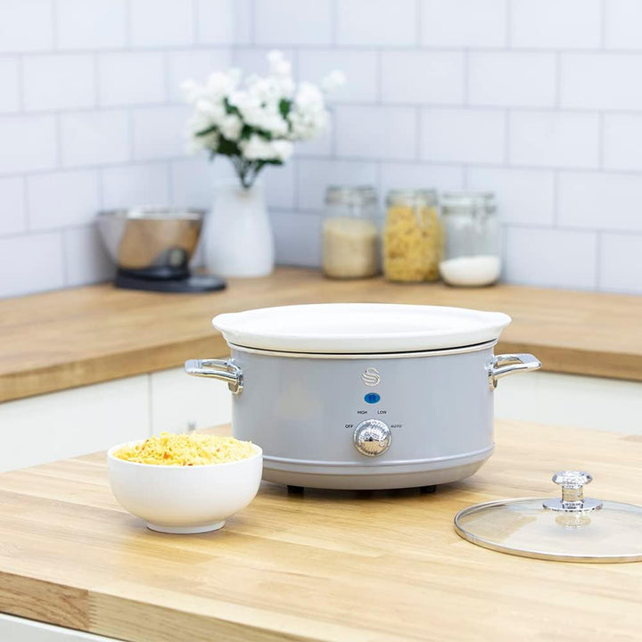 Swan Retro SF17021GRNEU Slow Cooker 3,5L Abnehmbarer Kochbehälter, PFOA- Und Ptfe-Freier Keramischer Antihaft-Behälter, 3 Temperaturstufen, Glasdeckel, Vintage-Design, Grau, 200W